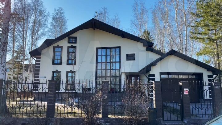 Коттедж 474 м² на участке 20 сот.