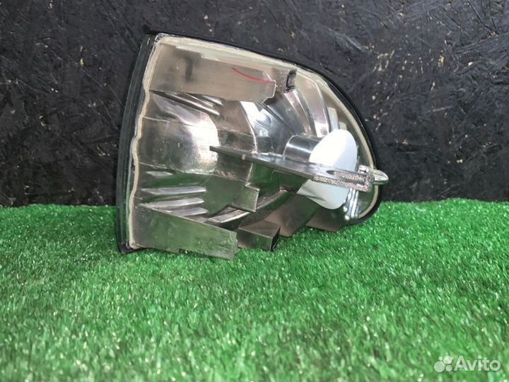 Поворотник передний правый Bmw 7-Series E38 M60B30