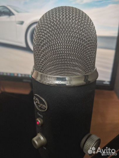 Микрофон Blue Yeti PRO