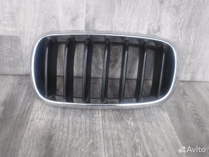 Решетка радиатора левая №905 BMW X5 2015