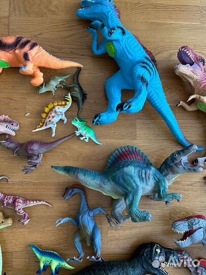 Игрушки Динозавры (большие и маленькие )