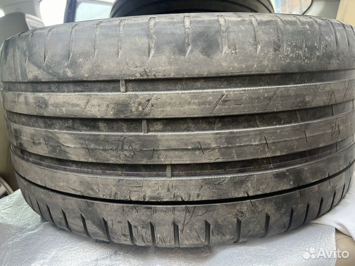 Nokian Tyres Hakka Black 2 265/40 R21 и 295/35 R21