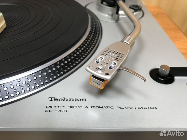 Проигрыватель виниловых дисков Technics SL-1700