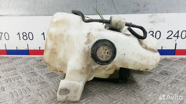 Бачок омывателя на Volkswagen Golf 4