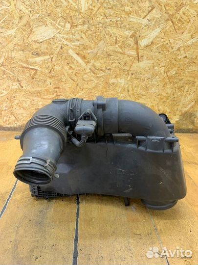 Корпус воздушного фильтра Volkswagen Touareg BAC