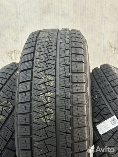 Pirelli Formula Ice FR 215/55 R17 98T