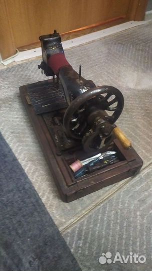 Швейная машинка зингер