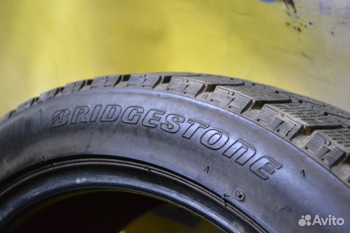 Bridgestone Blizzak VRX 215/45 R17