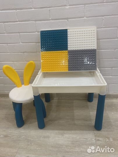 Детский стол с конструктором и стулом