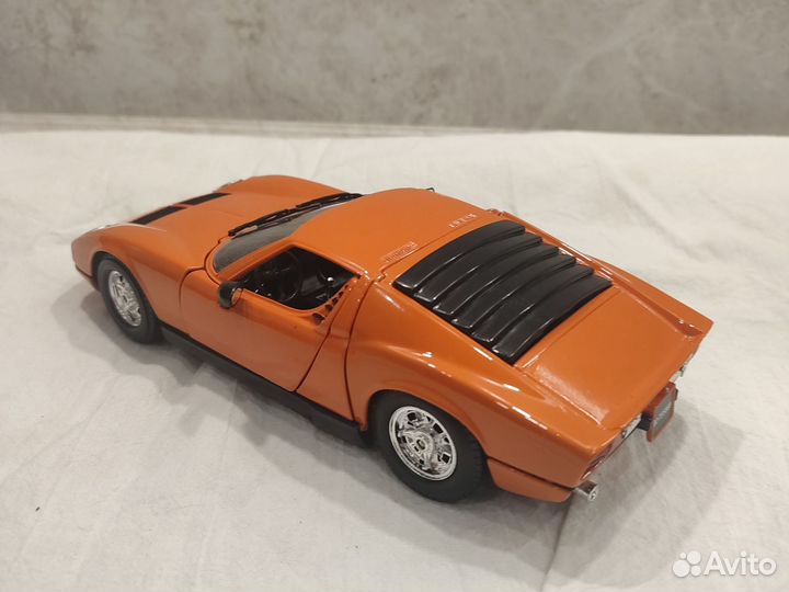 Модель lamborghini miura 1:18 bburago