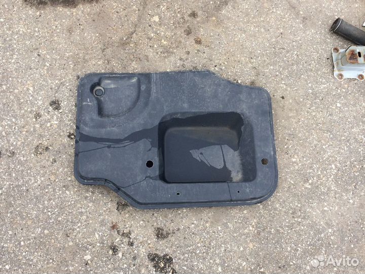 Обшивка двери задка правая largus