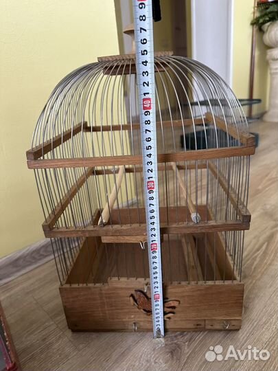 Деревянная клетка для птиц