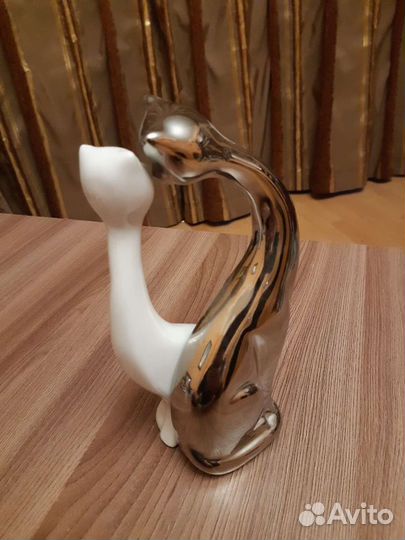 Статуэтка кошки