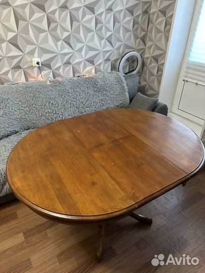 Стол из дерева