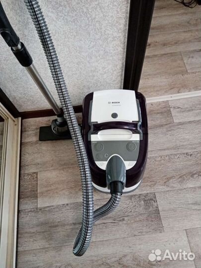 Моющий пылесос Bosch BWD 41740/04