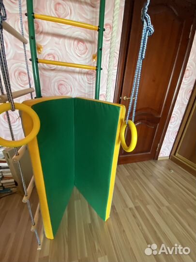 Шведская стенка с турником и брусьями