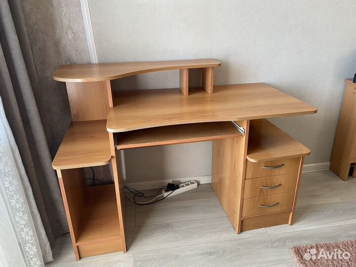 Компьютерный/письменный стол