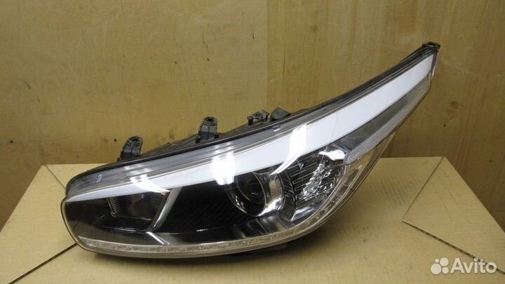 Фара левая Kia Ceed 2 Ксенон с блоком
