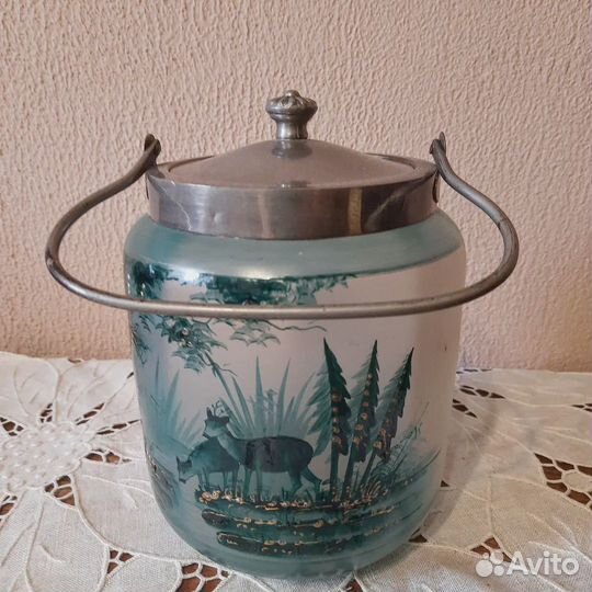 Старинная бисквитница