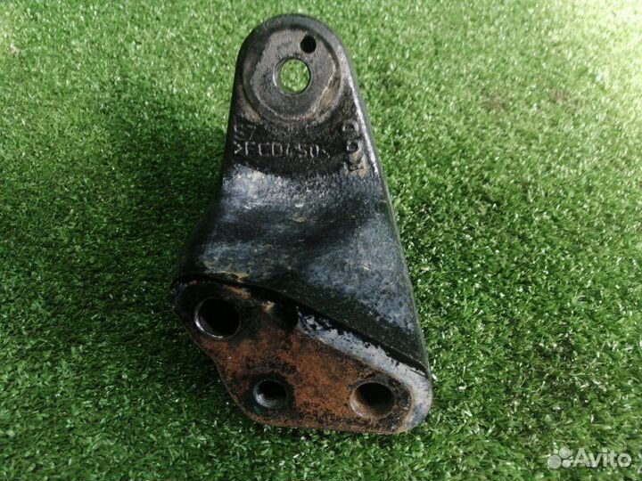 Кронштейн двигателя правый Kia Ceed JD G4FG 2014