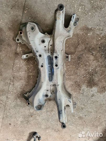 Подрамник передний Toyota Corolla E150