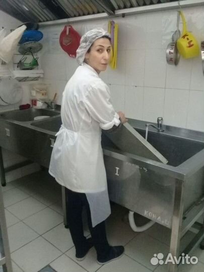 Мойщица посуды