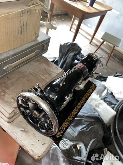 Машинка швейная ручная