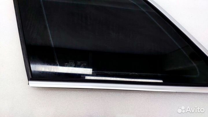 Стекло кузовное глухое левое Audi Q7 4M crec 2016