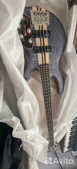 Бас гитара 4-х струнная