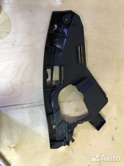 Кронштейн бампера переднего левый