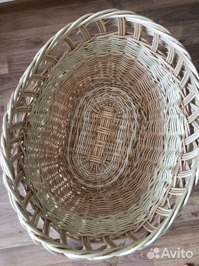 Корзина плетеная из лозы вместительная