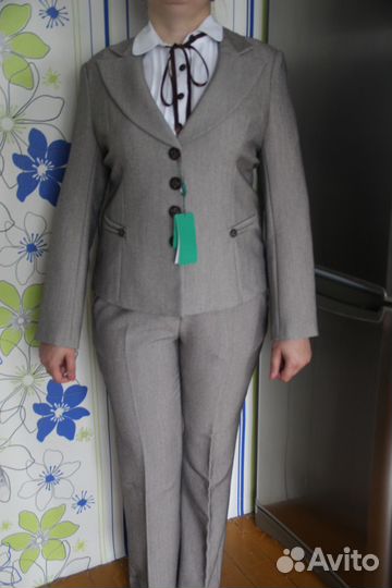 Классический женский костюм