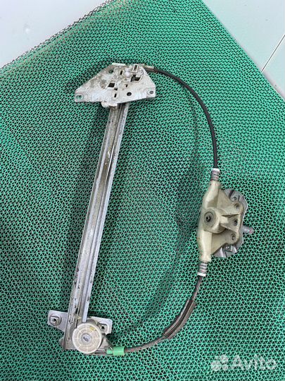 Стеклоподьемник задний левый Mitsubishi Carisma