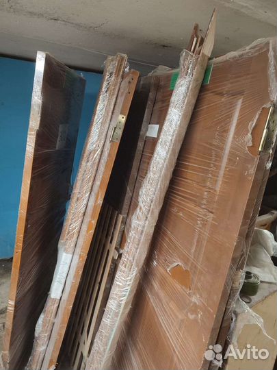 Двери межкомнатные с коробкой из массива дерева