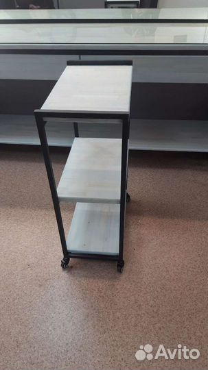 Мобильная этажерка на колесах