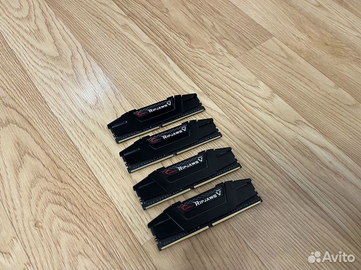 G.Skill Ripjaws V DDR4 32 GB (3200 MHz)