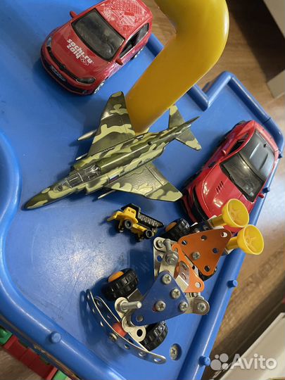 Гараж с машинками