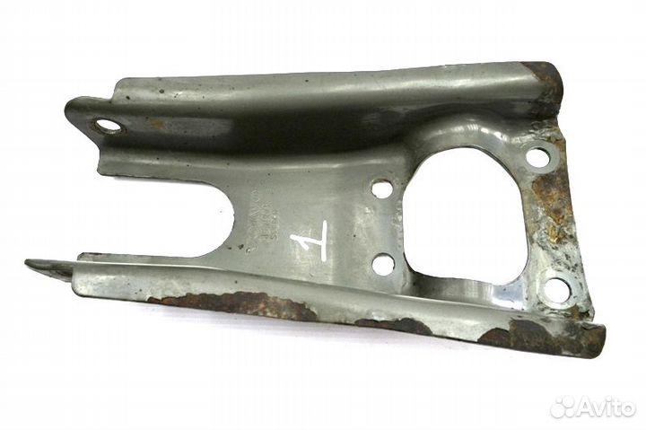 Кронштейн амортизатора переднего моста, верхний ле