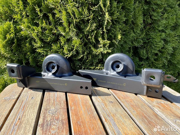 Кронштейн крепления поперечины лево/право 2123