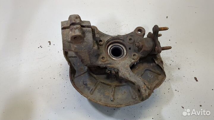 Ступица (кулак, цапфа) левая передняя Volkswagen Touran