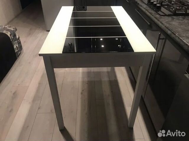 Кухонный стол стеклянный новый не раздвижной
