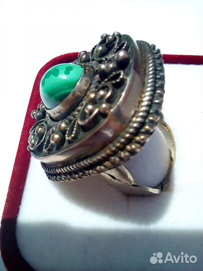 Винтажное кольцо с натуральным малахитом