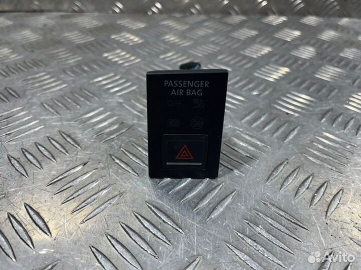 Кнопка аварийки Volkswagen Golf 7