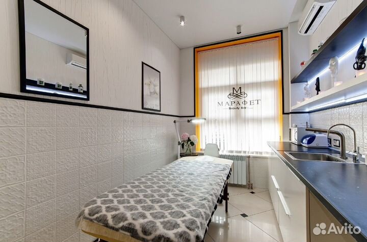 Бровист, мастер по депиляции