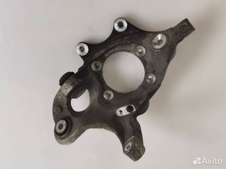 Кулак задний левый Mercedes-Benz CLS-Класс