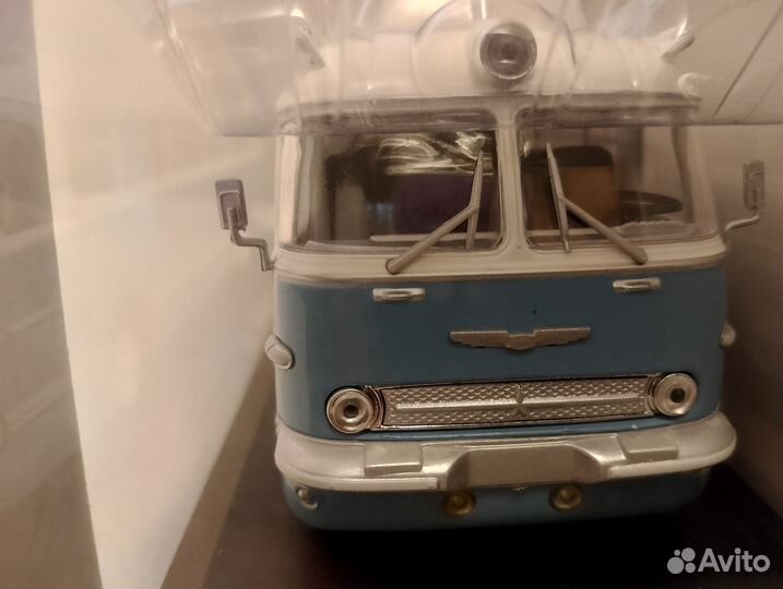 Модель автобуса 1:43