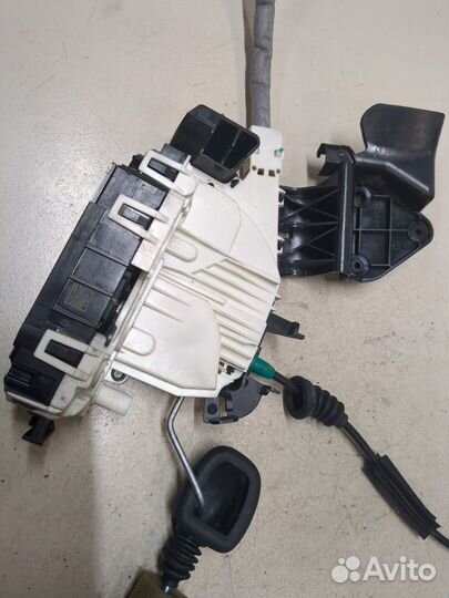 Замок двери Mercedes GLK X204, 2011