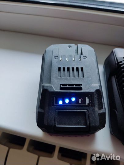 Аккумулятор 4 А/ч с зарядным устройством км