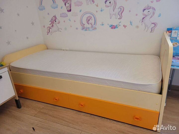 Детская кровать с матрасом