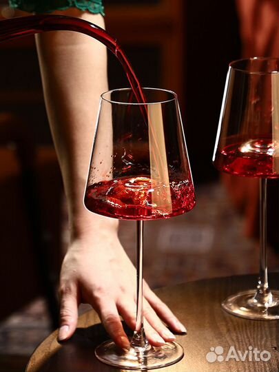 Бокалы для вина с изогнутым дном